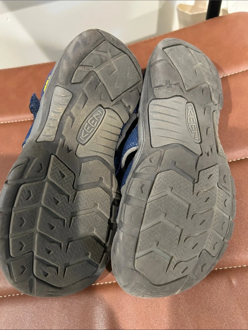 Keen sturdy closed